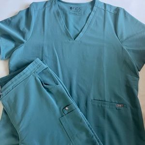 Women’s FIGS Scrub Set